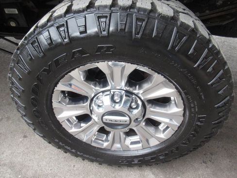 Used 2019 Ford F250 XLT w/ XLT Premium Package AWD/4WD image 11