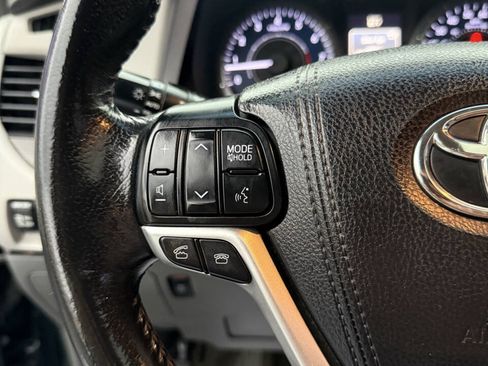 Used 2016 Toyota Sienna XLE w/ XLE Navigation Package FWD image 16