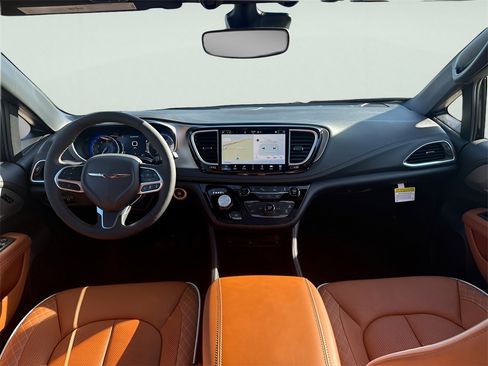 New 2026 Chrysler Pacifica Pinnacle image 18