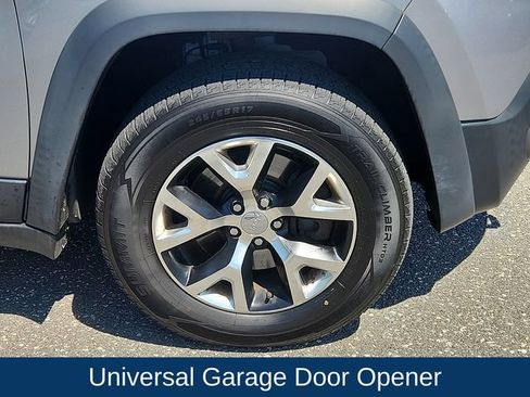 Used 2014 Jeep Cherokee Trailhawk w/ Comfort/Convenience Group AWD/4WD image 9