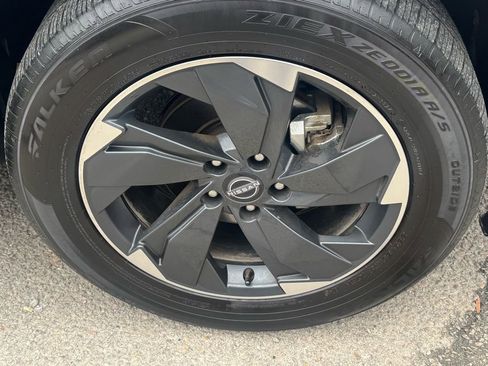 Used 2025 Nissan Rogue SV image 15