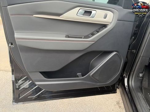 Used 2025 Ford Explorer Active w/ Active Comfort Package RWD image 11