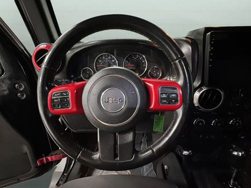 Used 2018 Jeep Wrangler Unlimited Sahara w/ Connectivity Group AWD/4WD image 21