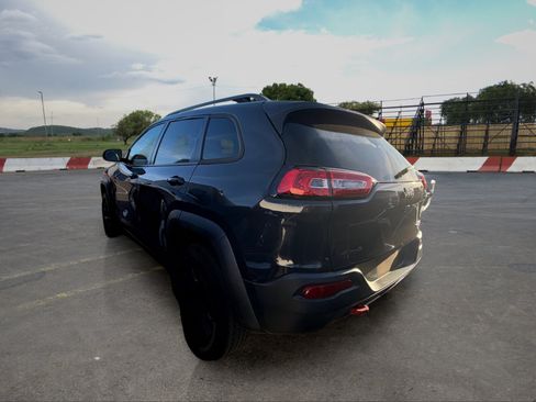 Used 2016 Jeep Cherokee Trailhawk AWD/4WD image 4