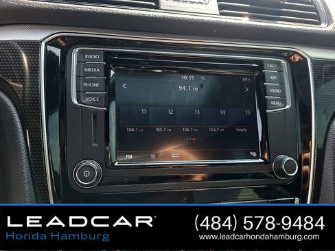 Used 2018 Volkswagen Passat 3.6 FWD image 18