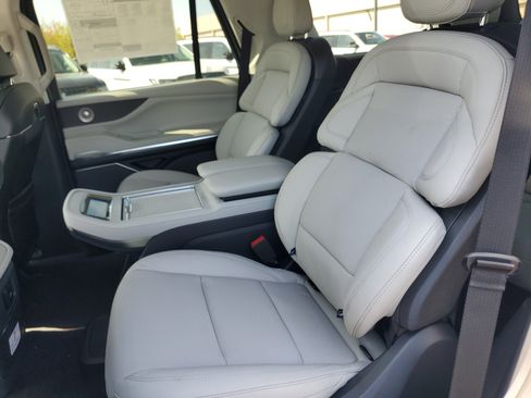 New 2026 Lincoln Navigator Reserve AWD/4WD image 30