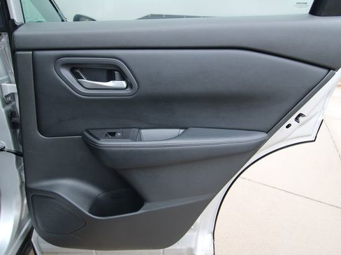 Used 2024 Nissan Rogue SV image 38