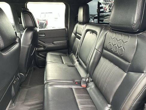 Used 2022 Nissan Frontier PRO-4X w/ Pro-4X Premium Package image 13