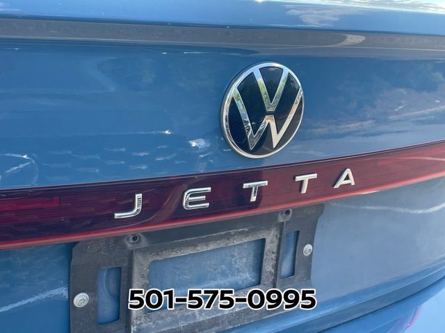Used 2025 Volkswagen Jetta SE FWD image 11