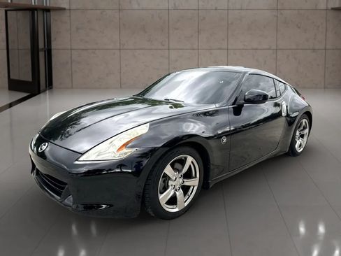 Used 2009 Nissan 370Z Touring RWD image 7