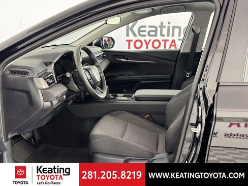 Used 2025 Toyota Camry LE image 14