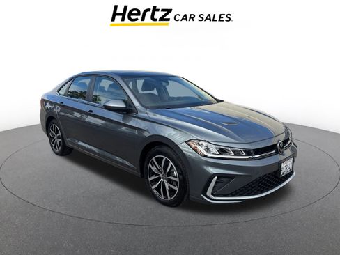 Used 2025 Volkswagen Jetta SE image 1