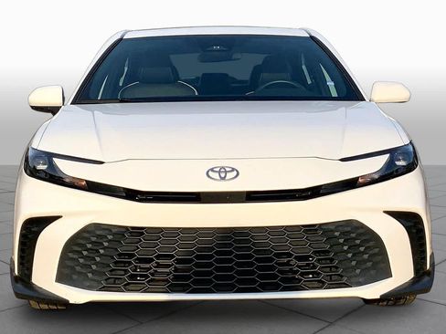 Used 2025 Toyota Camry SE FWD image 4