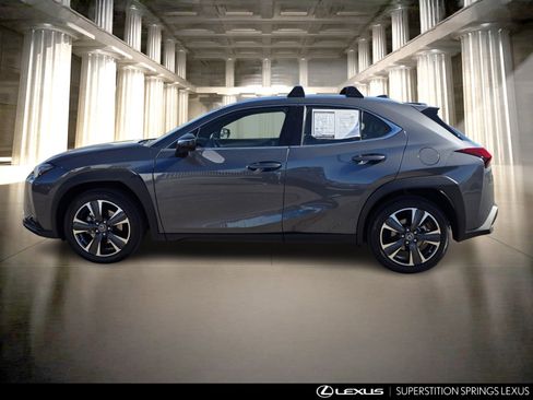 Certified 2022 Lexus UX 200 w/ Accessory Package (Z2) image 7