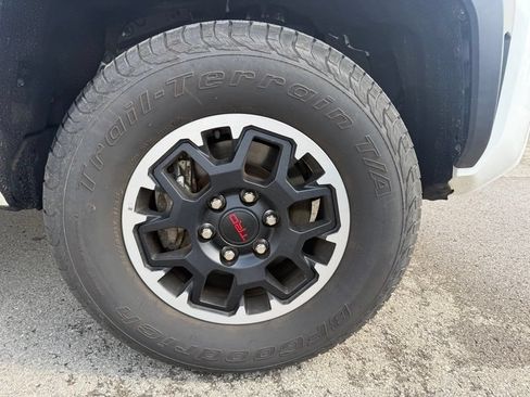 Used 2024 Toyota Tacoma TRD Off-Road AWD/4WD image 5