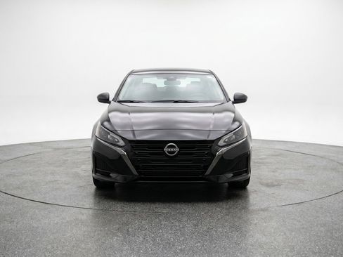 Used 2025 Nissan Altima 2.5 SV FWD image 2