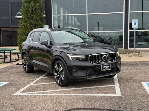 Used 2023 Volvo XC40 B5 Ultimate w/ Climate Package AWD/4WD image 1