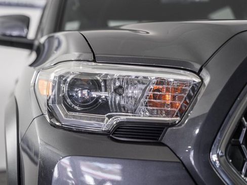 Used 2019 Toyota Tacoma TRD Off-Road image 12