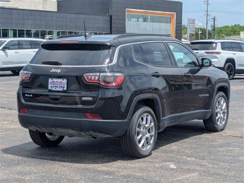 Used 2024 Jeep Compass Latitude image 3