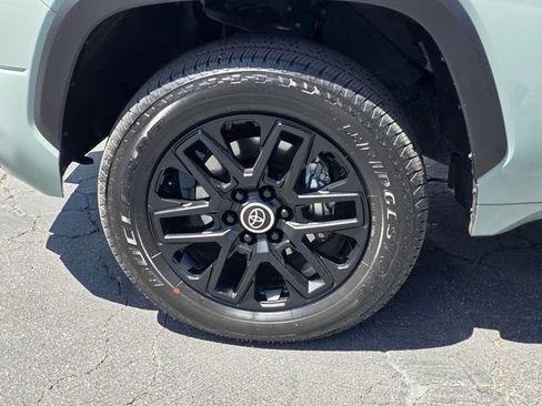 Used 2024 Toyota Tundra Limited AWD/4WD image 5