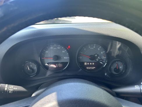 Used 2017 Jeep Wrangler Sahara AWD/4WD image 12