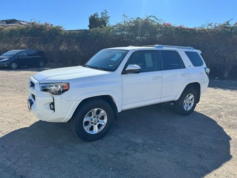 Used 2015 Toyota 4Runner SR5 image 1