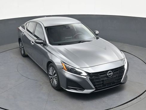 Used 2024 Nissan Altima 2.5 SV FWD image 30