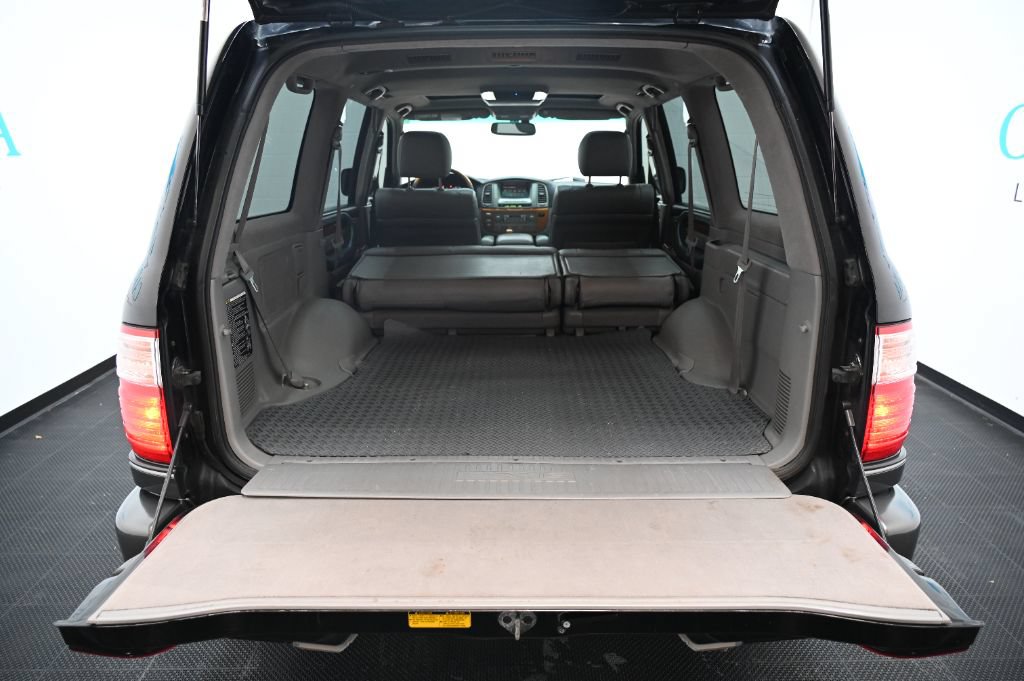 Used 2004 Lexus LX 470 4WD w/ Preferred Accessory Pkg image 49