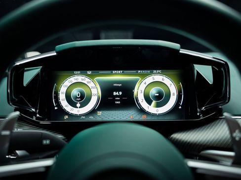 Used 2025 Aston Martin V8 Vantage Coupe RWD image 48