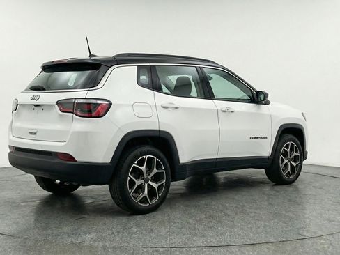 Used 2025 Jeep Compass Limited image 9