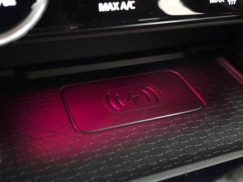 Used 2022 Jaguar F-PACE SVR image 36