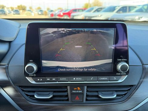 Used 2024 Nissan Altima 2.5 SV image 23