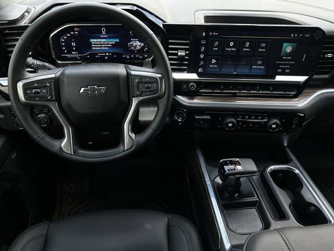 Used 2025 Chevrolet Silverado 1500 LT Trail Boss w/ Convenience Package II AWD/4WD image 14