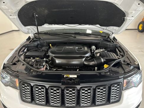 Used 2017 Jeep Grand Cherokee Altitude AWD/4WD image 31