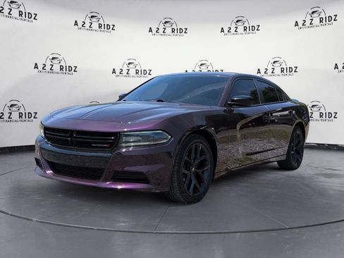 Used 2020 Dodge Charger SXT w/ Blacktop Package RWD image 3