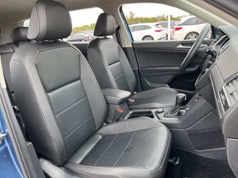 Used 2020 Volkswagen Tiguan SE image 28