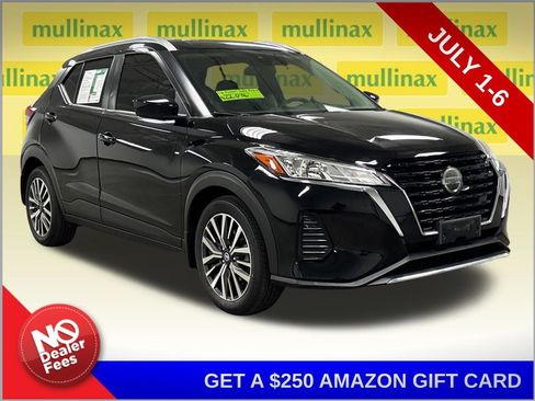 Used 2023 Nissan Kicks SV FWD image 1