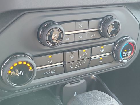 New 2025 Ford Bronco 4-Door image 28