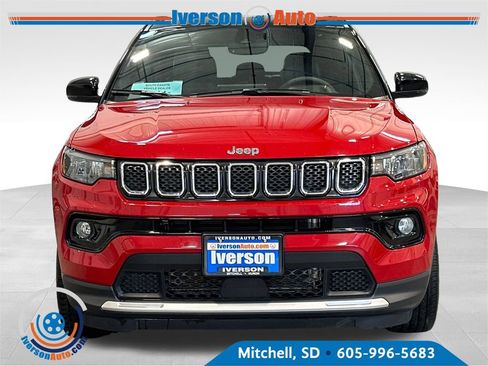 Used 2024 Jeep Compass Limited AWD/4WD image 3