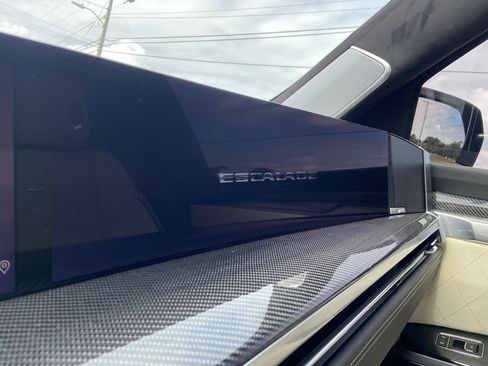 New 2025 Cadillac Escalade ESV Sport Platinum image 66