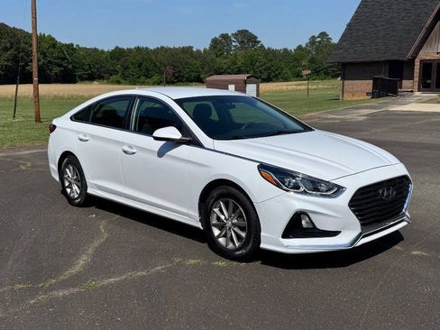 Used 2018 Hyundai Sonata SE FWD image 2