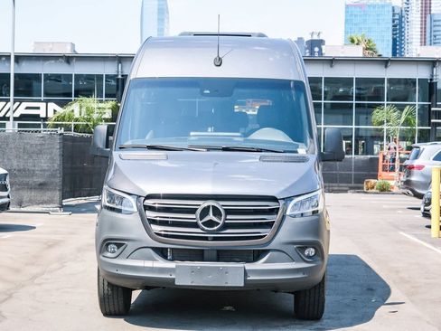 Used 2024 Mercedes-Benz Sprinter 2500 image 2