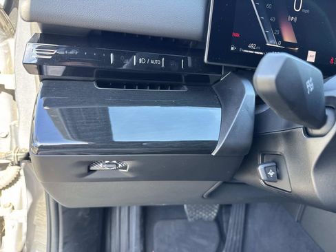 Certified 2025 BMW 530i xDrive w/ Premium Package image 31