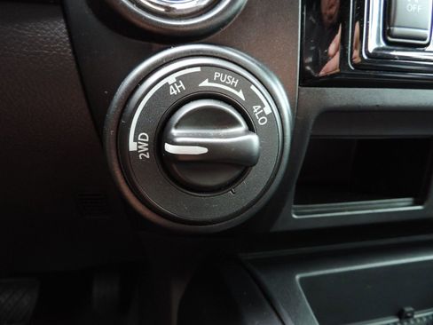 Used 2023 Nissan Titan PRO-4X AWD/4WD image 25