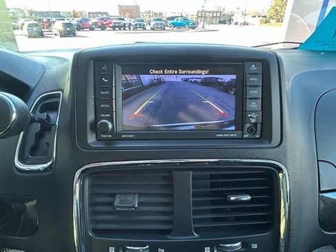 Used 2018 Dodge Grand Caravan SE FWD image 18