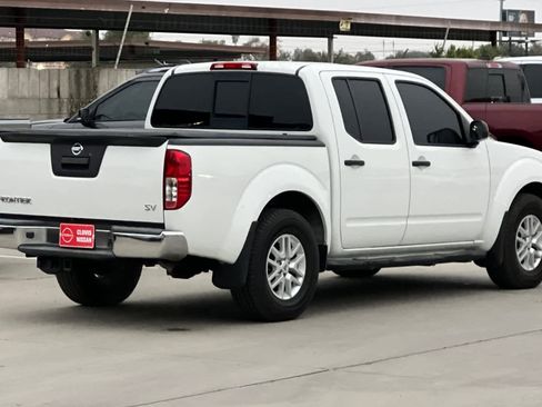 Used 2019 Nissan Frontier SV image 3