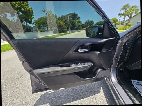 Used 2017 Honda Accord LX image 16