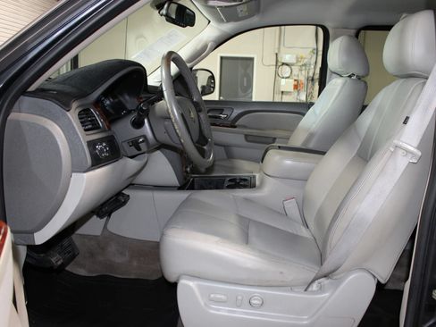 Used 2010 Chevrolet Avalanche LT w/ Luxury Package RWD image 12
