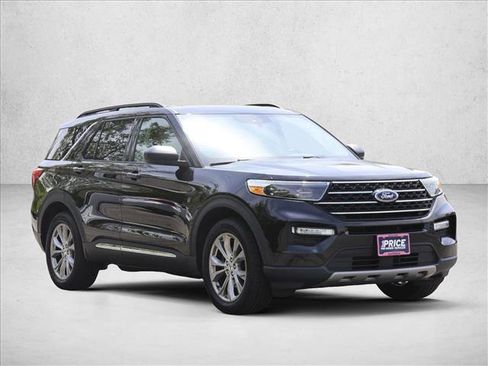Used 2020 Ford Explorer XLT w/ Equipment Group 202A AWD/4WD image 3