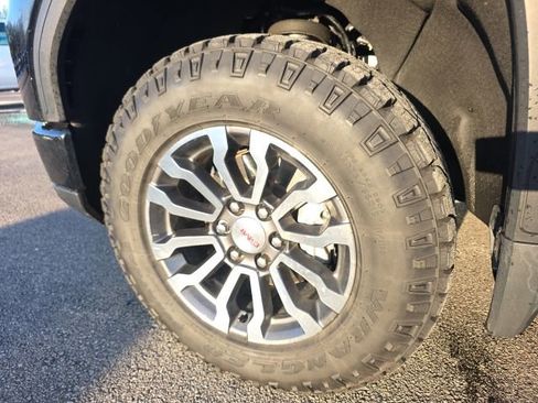 Used 2023 GMC Sierra 1500 AT4 w/ AT4 Premium Package image 8